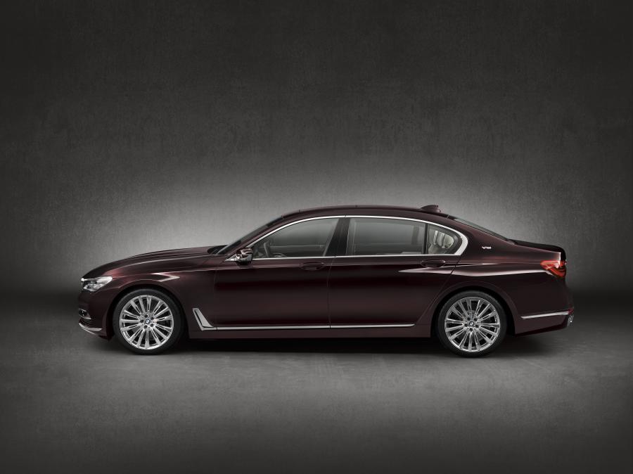  BMW M760Li xDrive V12 Excellence (G12) 2017 года  (WW) (фото 4 из 40)